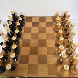 VINTAGE TARASCAN PULPIT ART DECO STYLE WOOD & CARVED BOVINE BONE CHESS SET